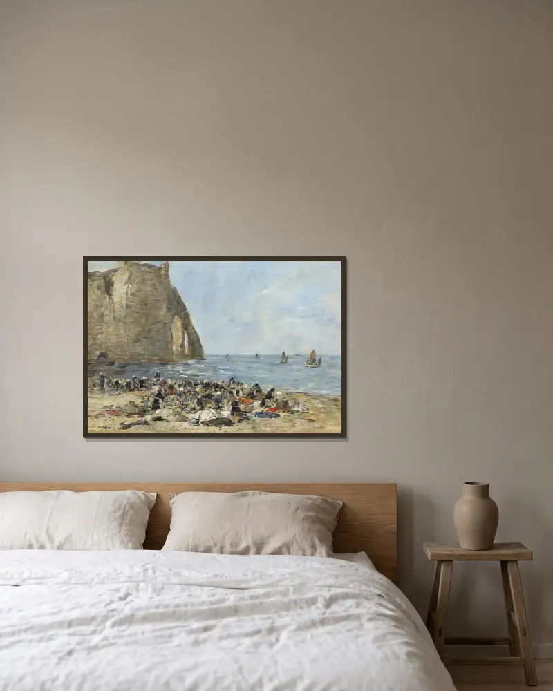 Tvätterskor på stranden vid Étretat av Eugène Boudin inramad på en vägg