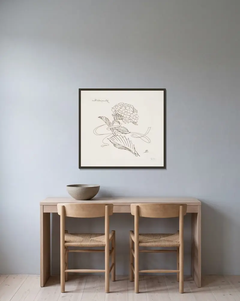 Stor rund tallrik [hortensia] av Félix Bracquemond inramad på en vägg