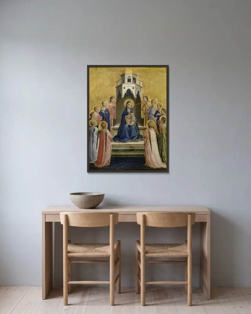 Madonna and Child Enthroned and Twelve Angels av Fra Angelico inramad på en vägg