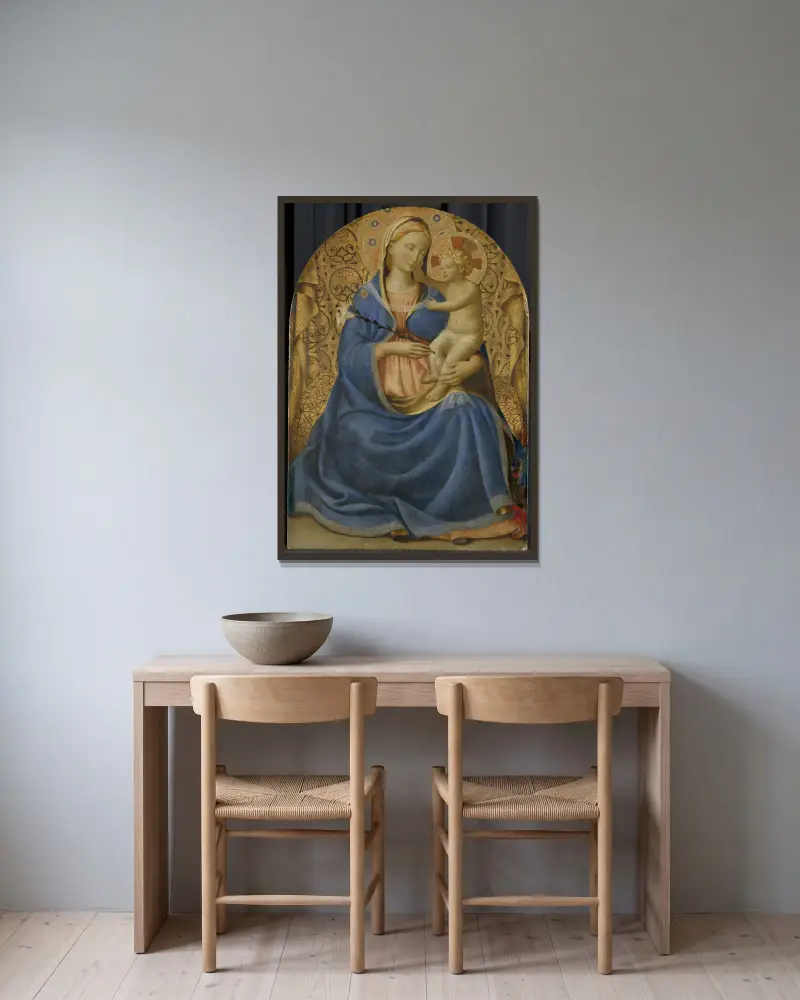 Madonna of Humility av Fra Angelico inramad på en vägg