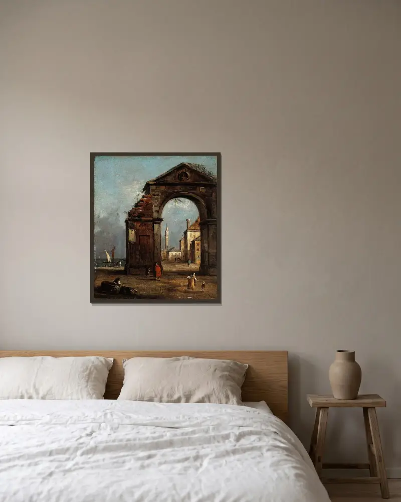 Capriccio mit ruinösem Triumphbogen und Lagunenlandschaft von Francesco Guardi gerahmt an einer Wand