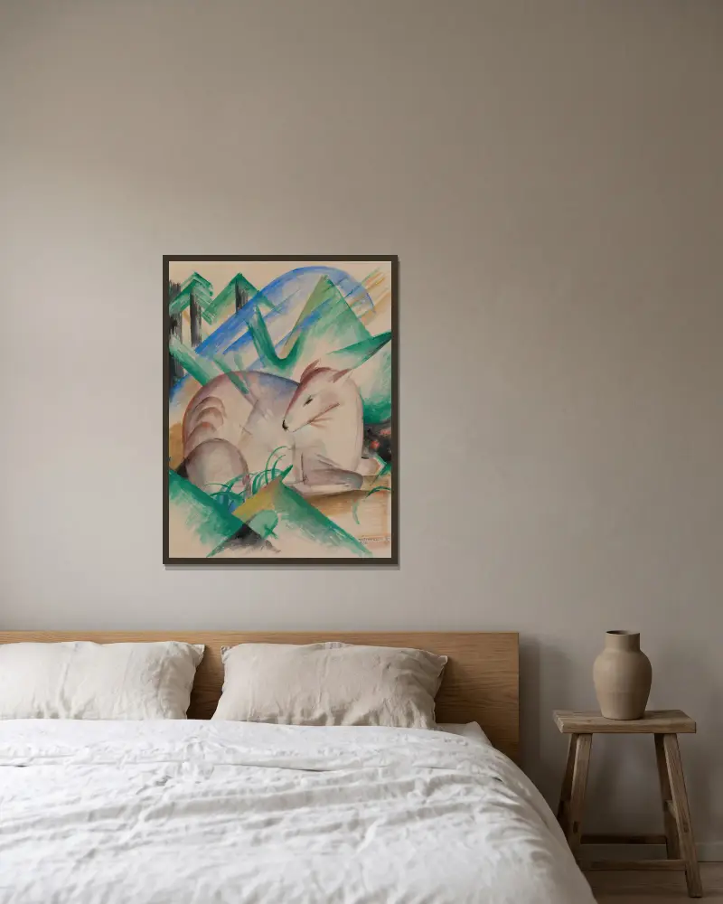 Roter Hirsch von Franz Marc gerahmt an einer Wand