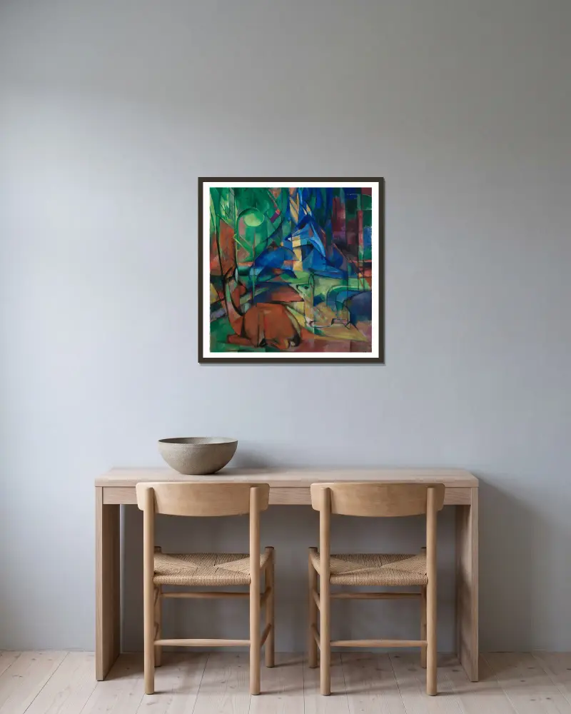 Rehe im Walde II von Franz Marc gerahmt an einer Wand