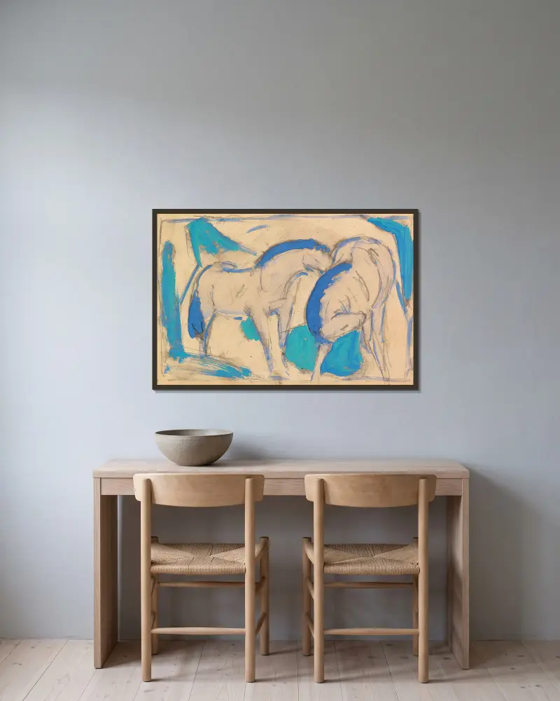 Zwei Pferde, blaugrün von Franz Marc gerahmt an einer Wand