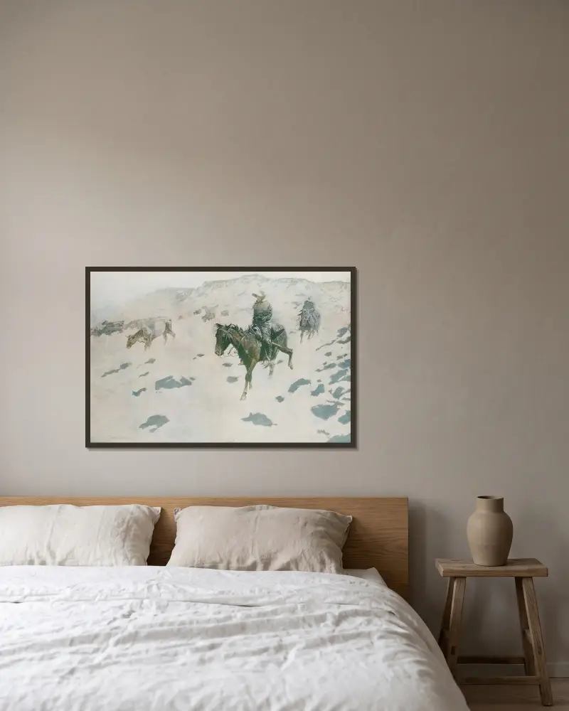 Drivande före stormen av Frederic Remington inramad på en vägg