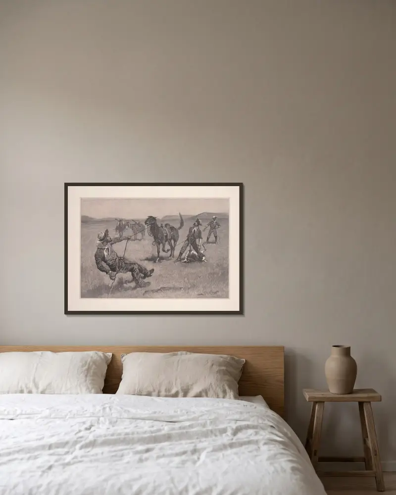 Att lära en mustangponny att bära packad fångst av Frederic Remington inramad på en vägg