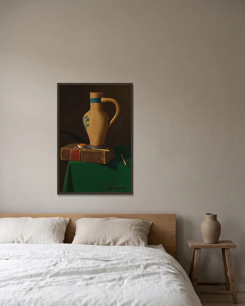 Stilleben med kanna på en bok av John Frederick Peto inramad på en vägg