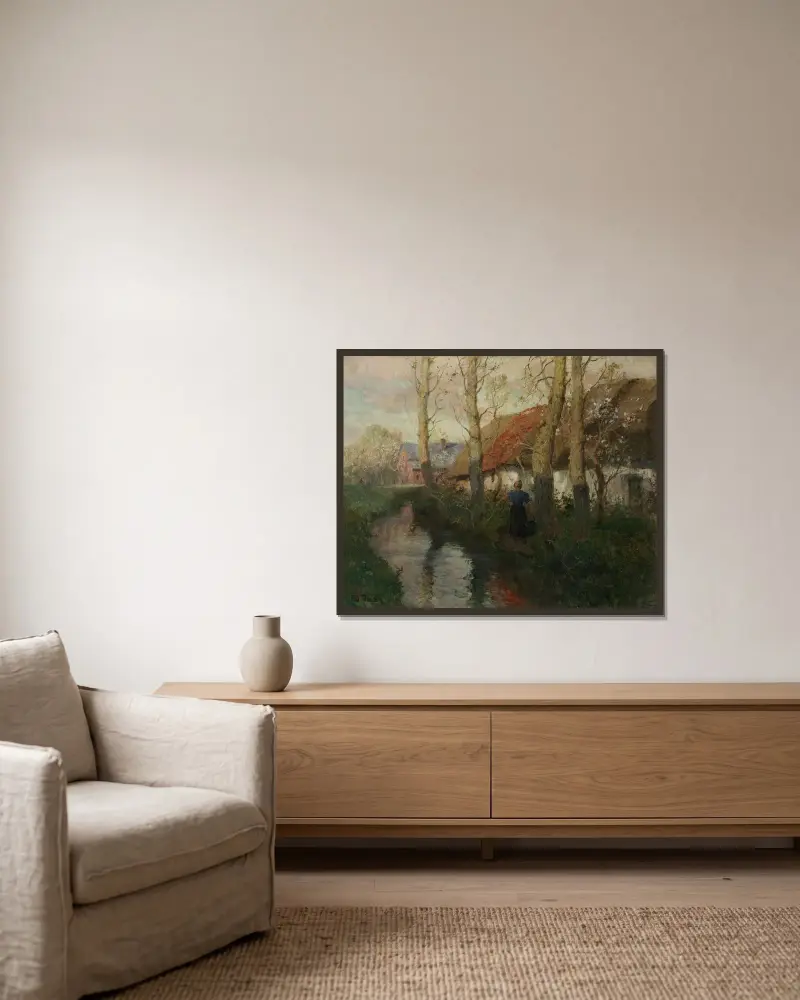 En flod i Normandie med en kvinna som bär vatten av Frits Thaulow inramad på en vägg