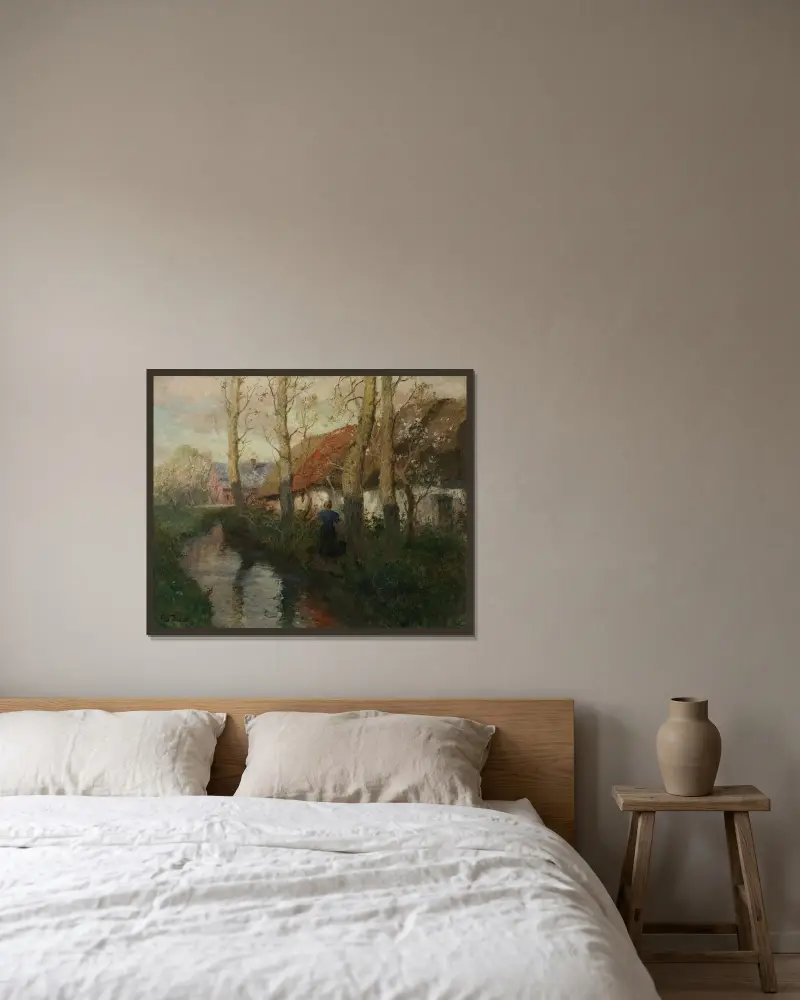 En flod i Normandie med en kvinna som bär vatten av Frits Thaulow inramad på en vägg