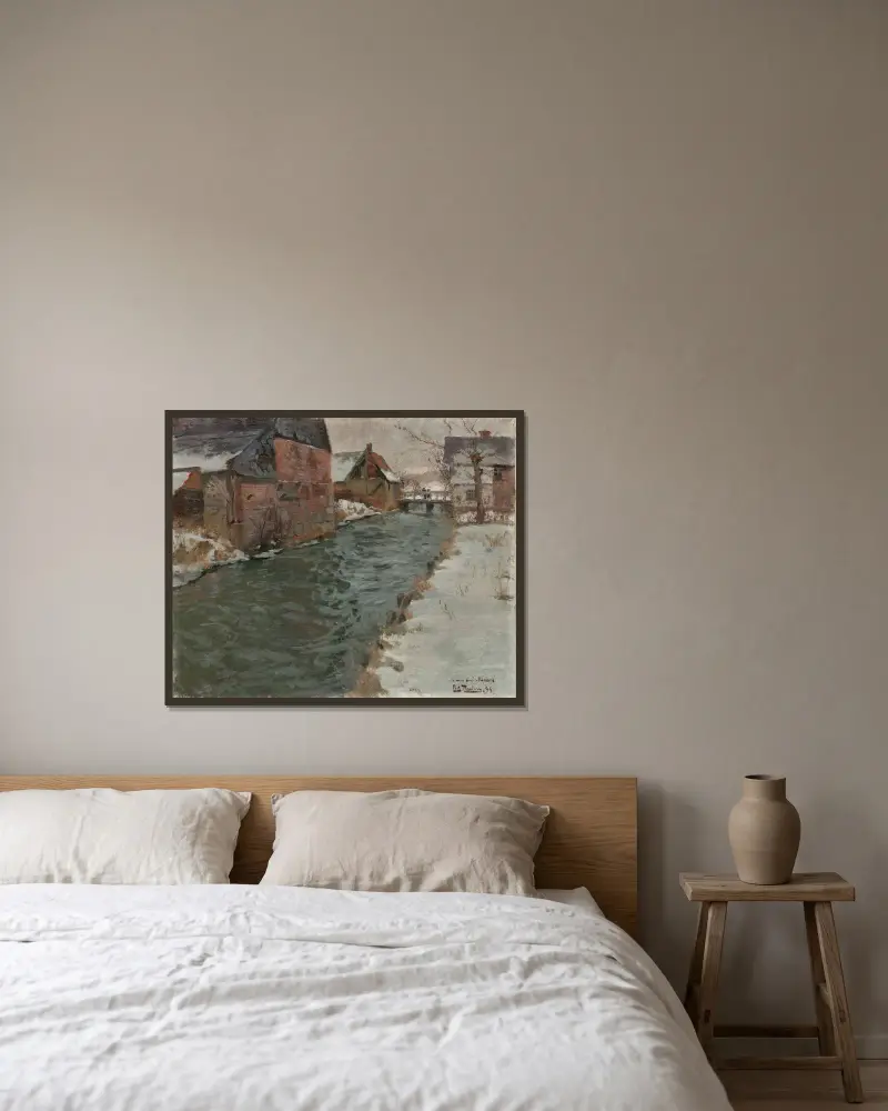 Hameau en bord de rivière av Frits Thaulow inramad på en vägg