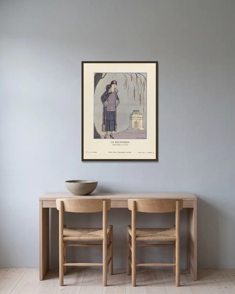 Le Belvédère Robe-Manteau, de Worth av George Barbier inramad på en vägg