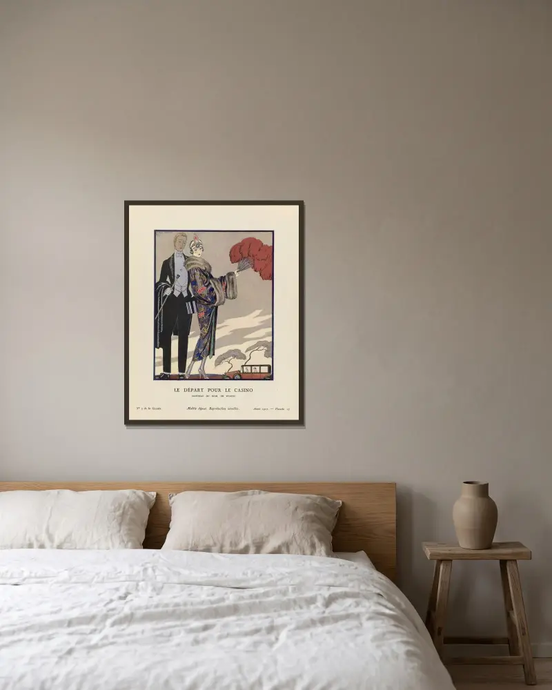 Avresa till kasinot, aftonkappa av Worth av George Barbier inramad på en vägg
