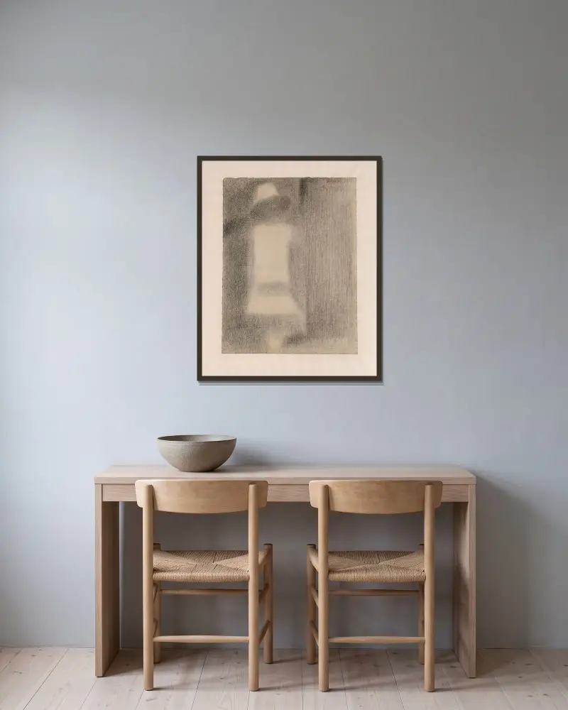 Kind in Weiß von Georges Seurat gerahmt an einer Wand