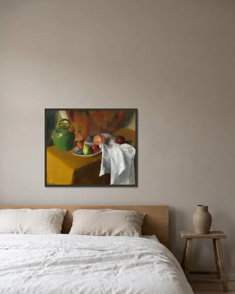 Stilleben med draperi av Georges Valmier inramad på en vägg