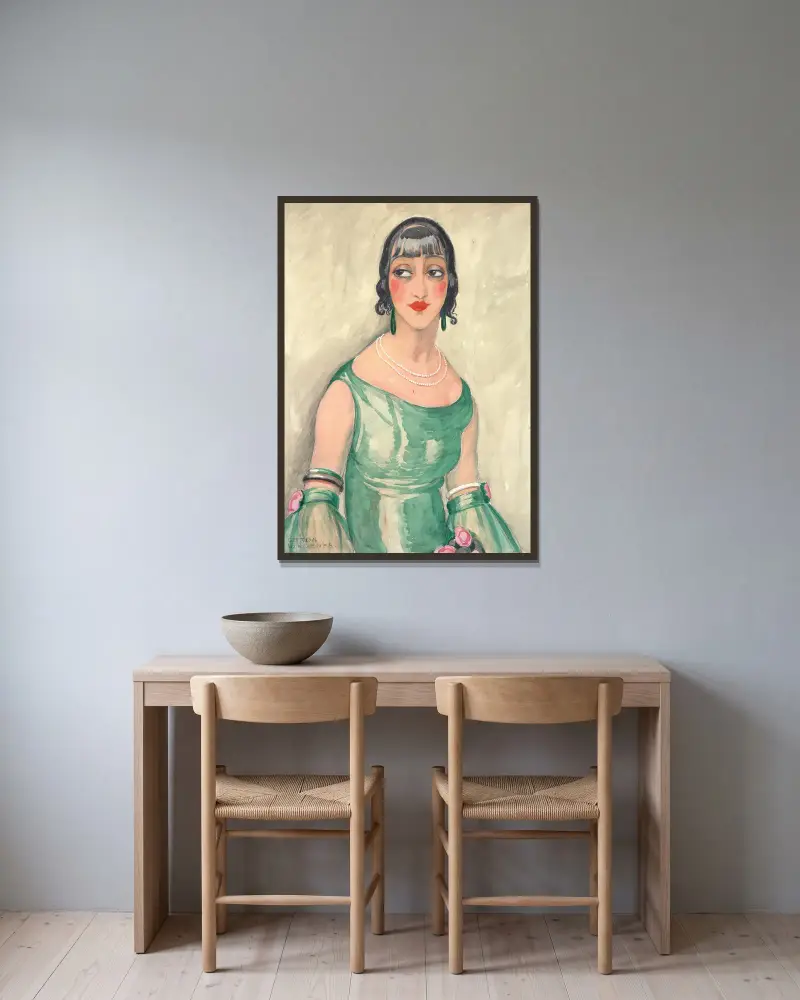 Portrait of a woman in green dress and pearls av Gerda Wegener inramad på en vägg