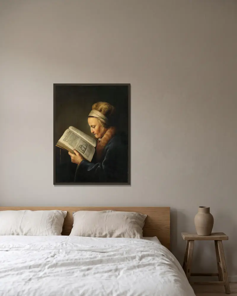 Alte Frau beim Lesen von Gerrit Dou gerahmt an einer Wand