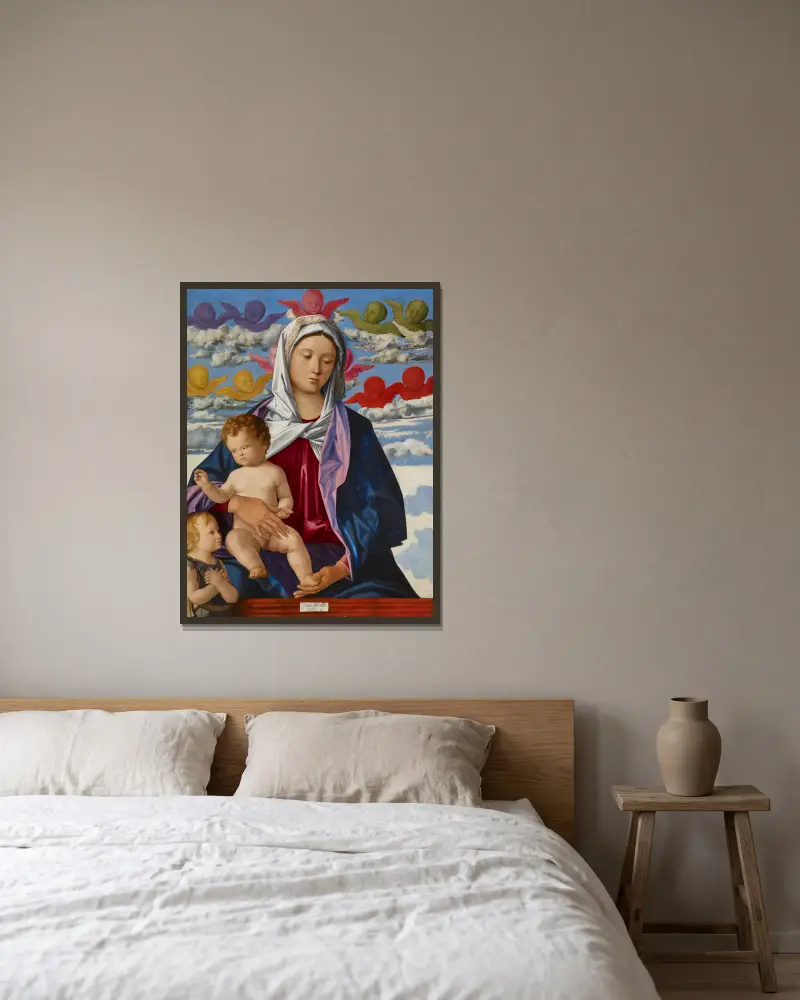 Madonna mit Kind und Johannes dem Täufer von Giovanni Bellini gerahmt an einer Wand