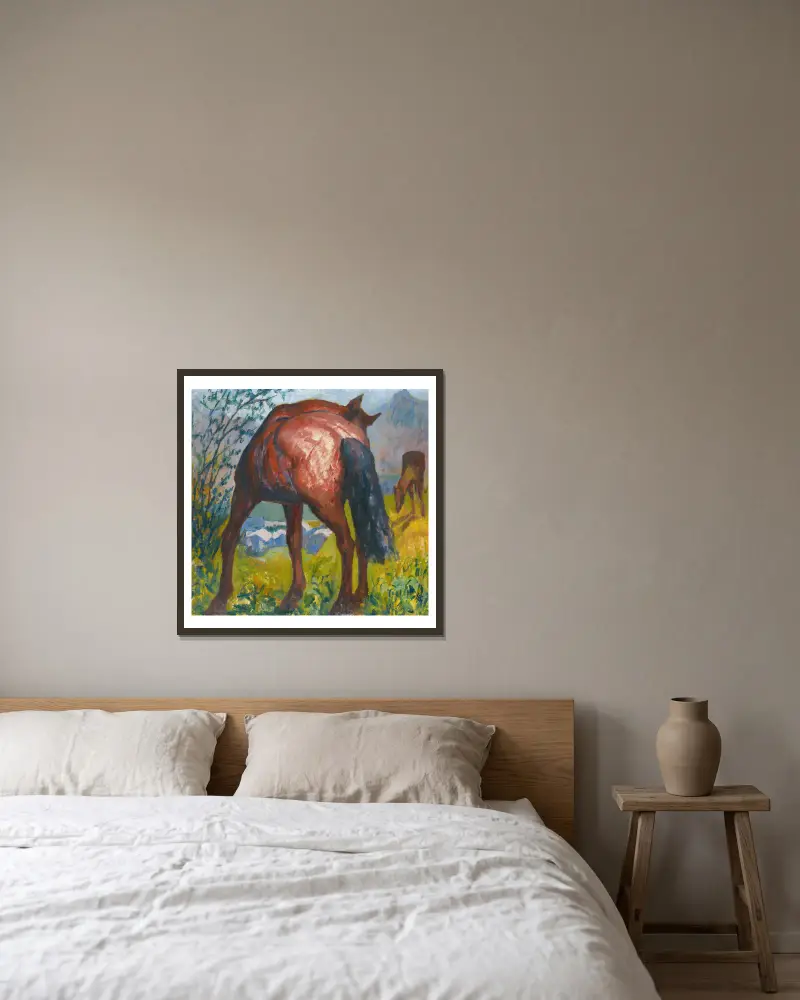 Rotes Pferd von Giovanni Giacometti gerahmt an einer Wand