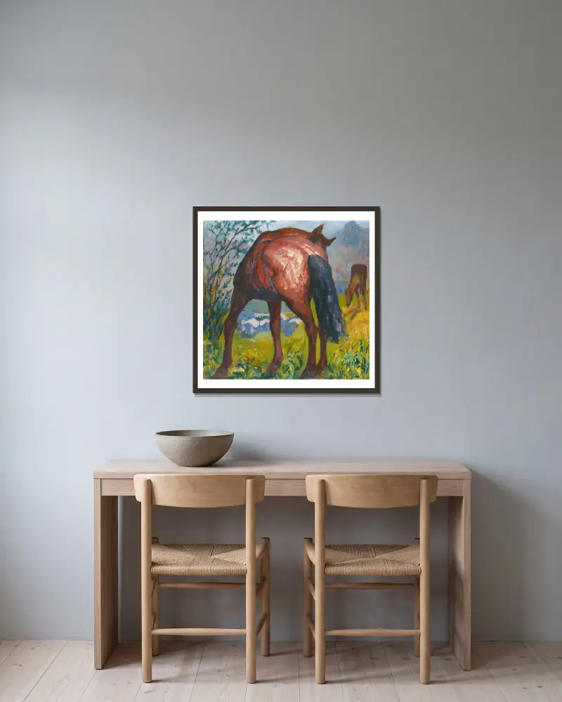 Rotes Pferd von Giovanni Giacometti gerahmt an einer Wand