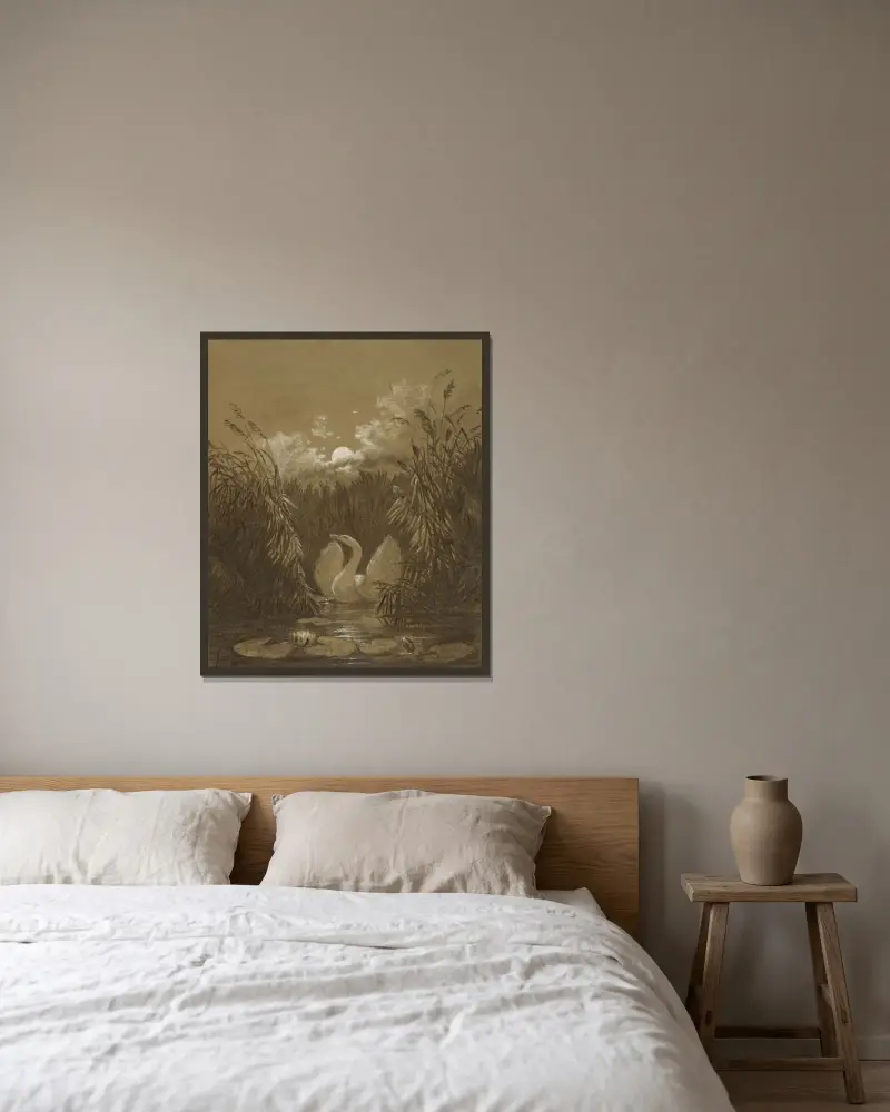 En svan bland vassen, i månsken av Carl Gustav Carus inramad på en vägg