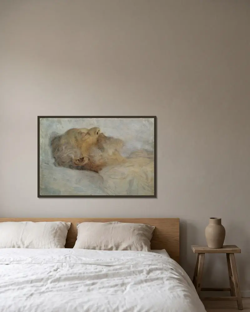 Alter Mann auf dem Totenbett av Gustav Klimt inramad på en vägg