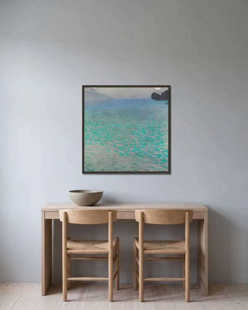 Attersee von Gustav Klimt gerahmt an einer Wand