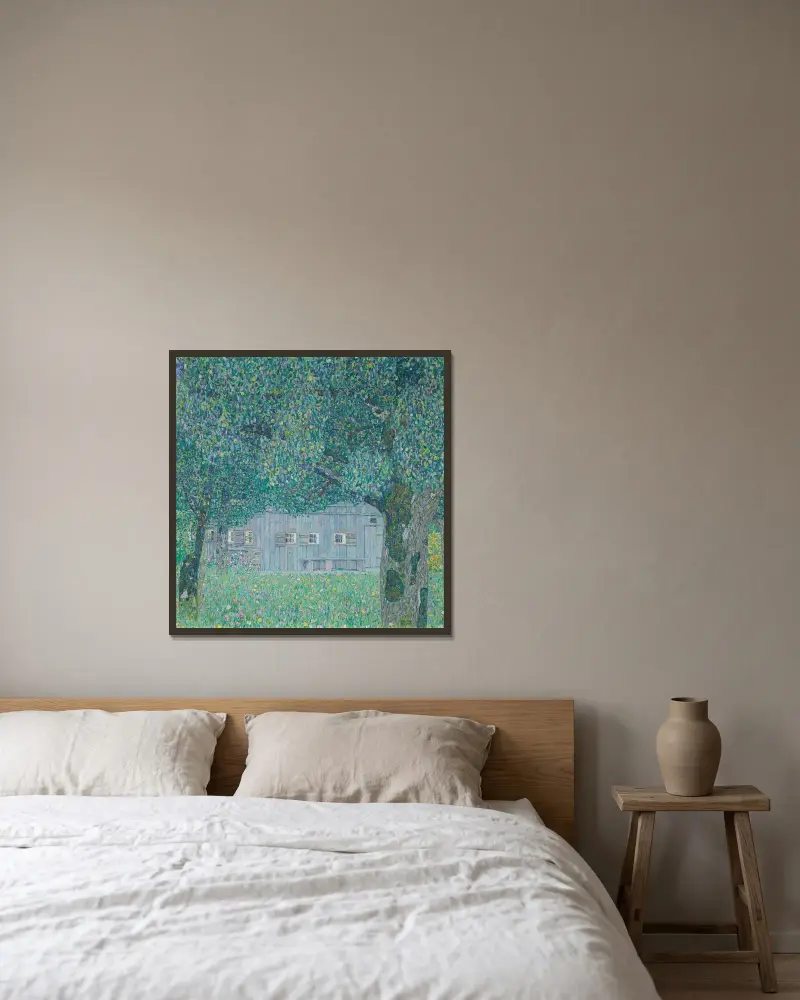 Bauernhaus in Buchberg (Oberösterreichisches Bauernhaus) av Gustav Klimt inramad på en vägg
