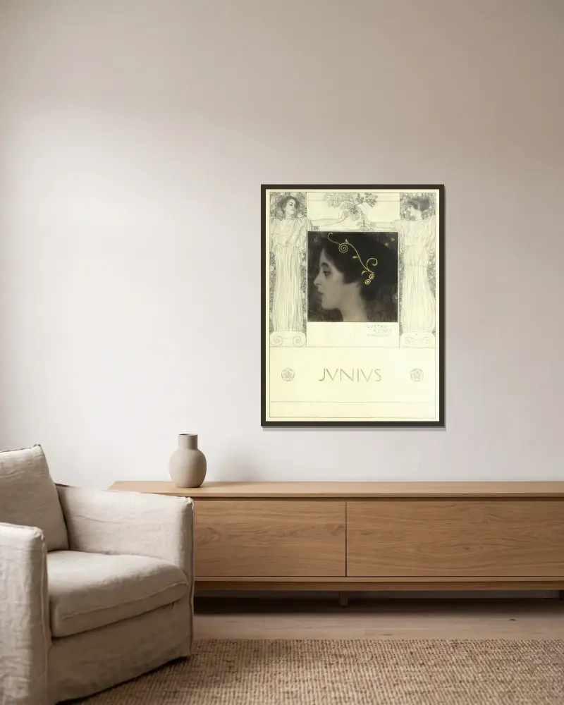 Junius, Gustav Klimt v rámu na stěně