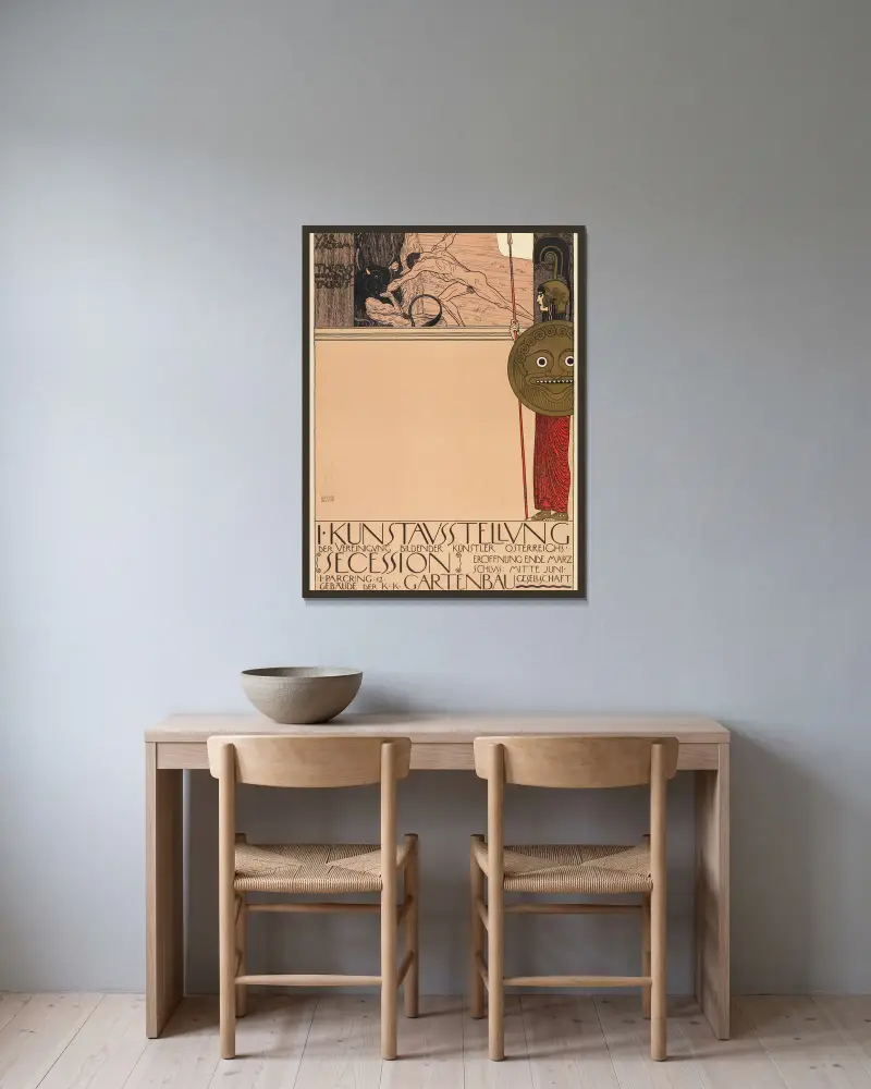 Plakat der 1. Ausstellung der Secession av Gustav Klimt inramad på en vägg