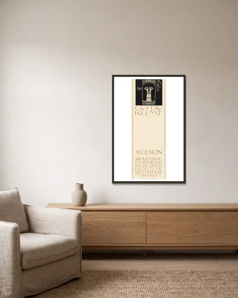Plakat der 18. Ausstellung der Secession av Gustav Klimt inramad på en vägg
