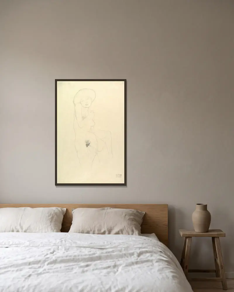 Stehender Akt von Gustav Klimt gerahmt an einer Wand
