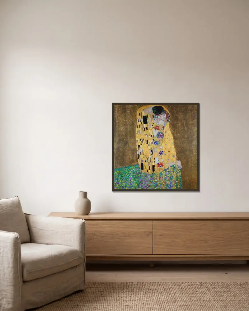 Polibek, Gustav Klimt v rámu na stěně