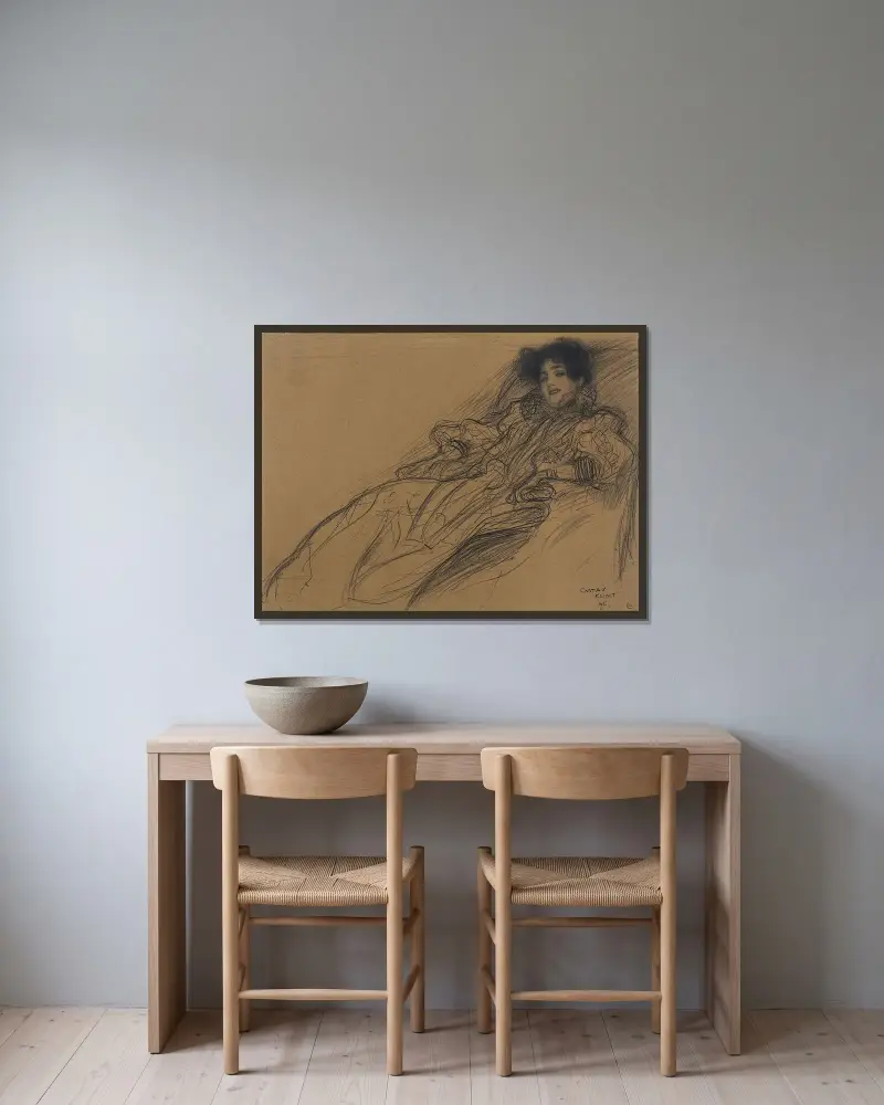 Young Woman in an Armchair av Gustav Klimt inramad på en vägg