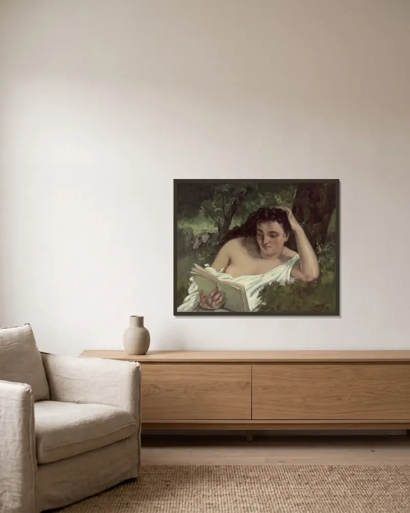 Lesende junge Frau von Gustave Courbet gerahmt an einer Wand