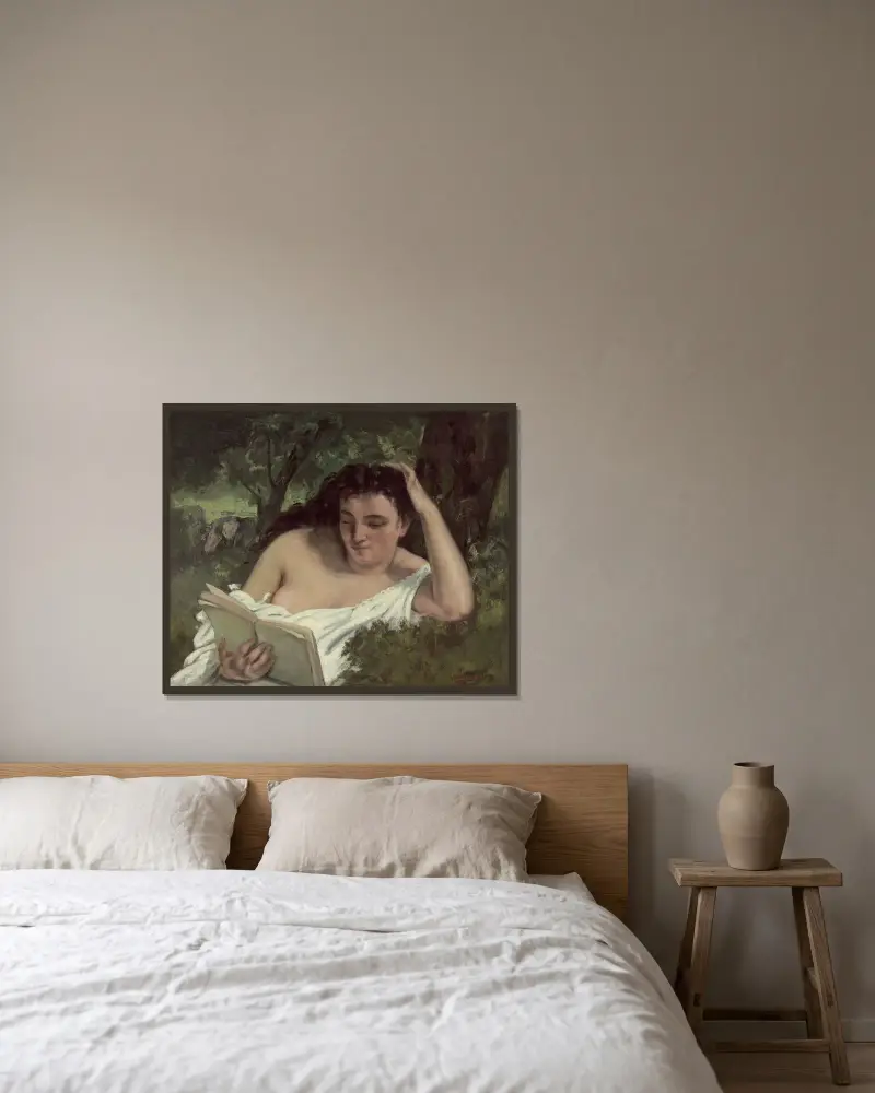 Lesende junge Frau von Gustave Courbet gerahmt an einer Wand