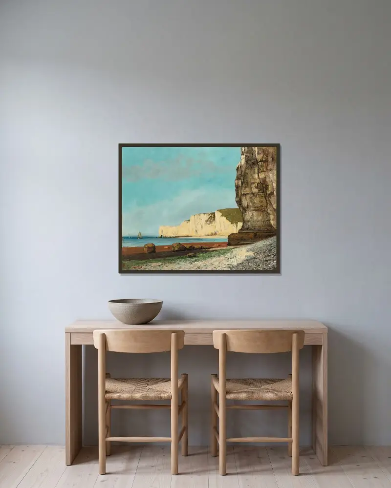 Étretat; Les Falaises av Gustave Courbet inramad på en vägg