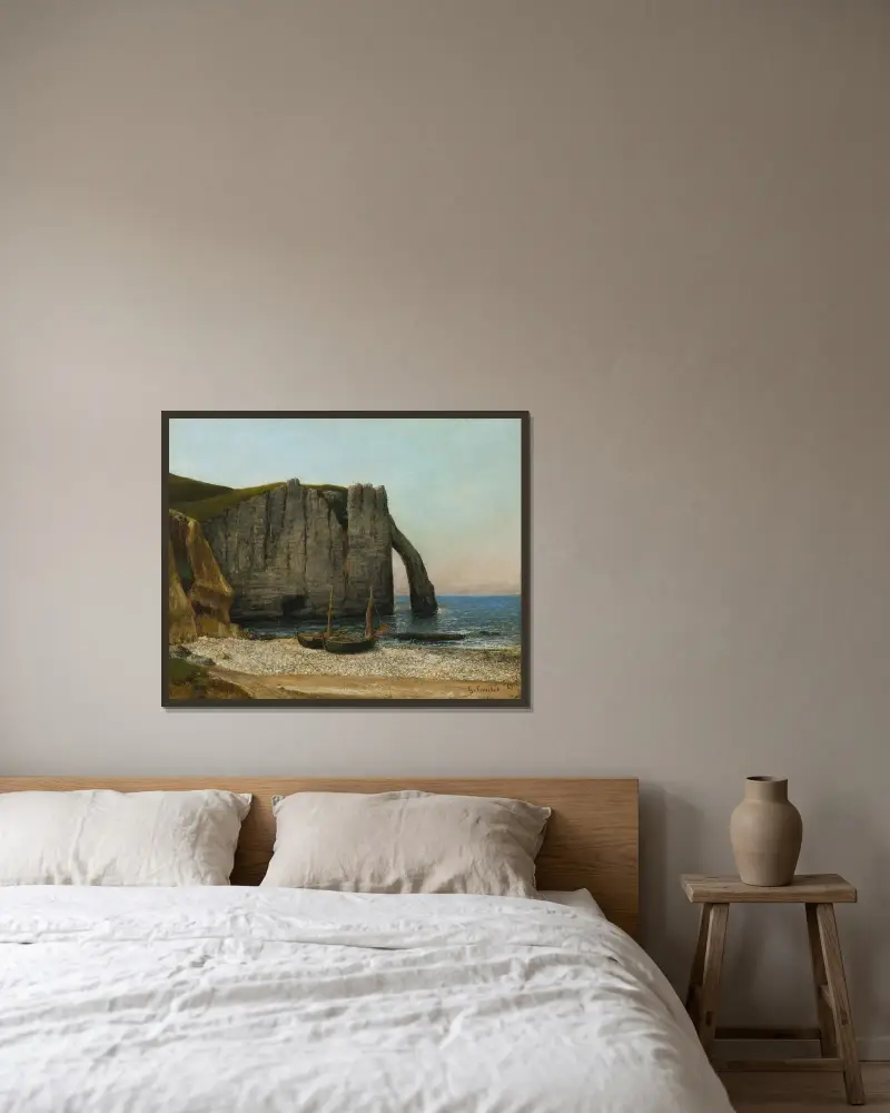 Falaises d’Étretat av Gustave Courbet inramad på en vägg
