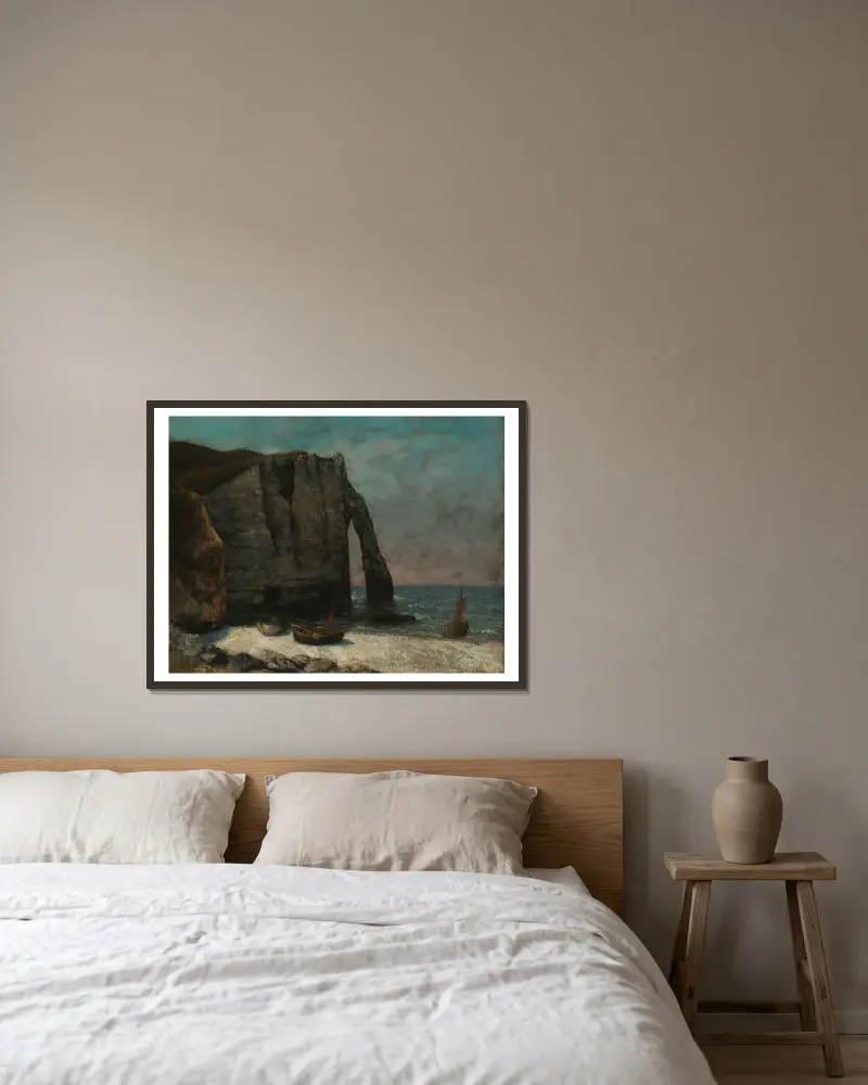 The Cliff at Étretat av Gustave Courbet inramad på en vägg