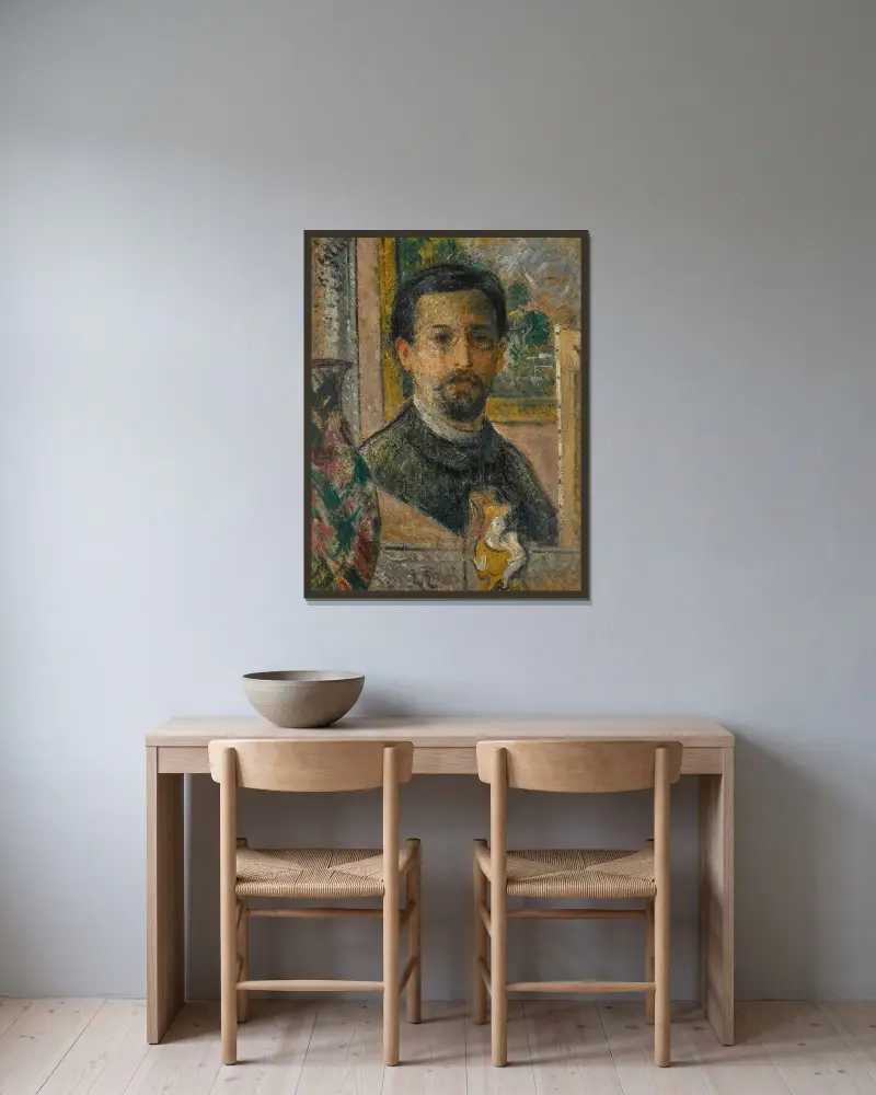 Självporträtt med statyett av Gustave Loiseau inramad på en vägg