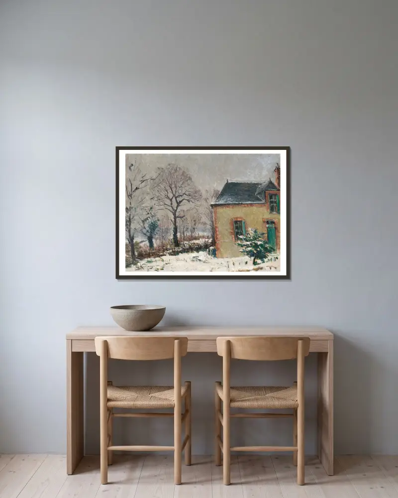 Maison campagnarde au bord d’un ruisseau sous la neige av Gustave Loiseau inramad på en vägg