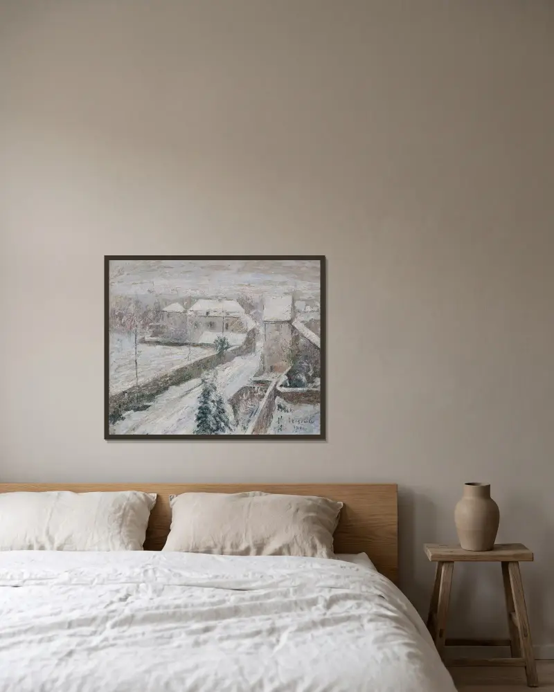 Vy av Triel i snö av Gustave Loiseau inramad på en vägg