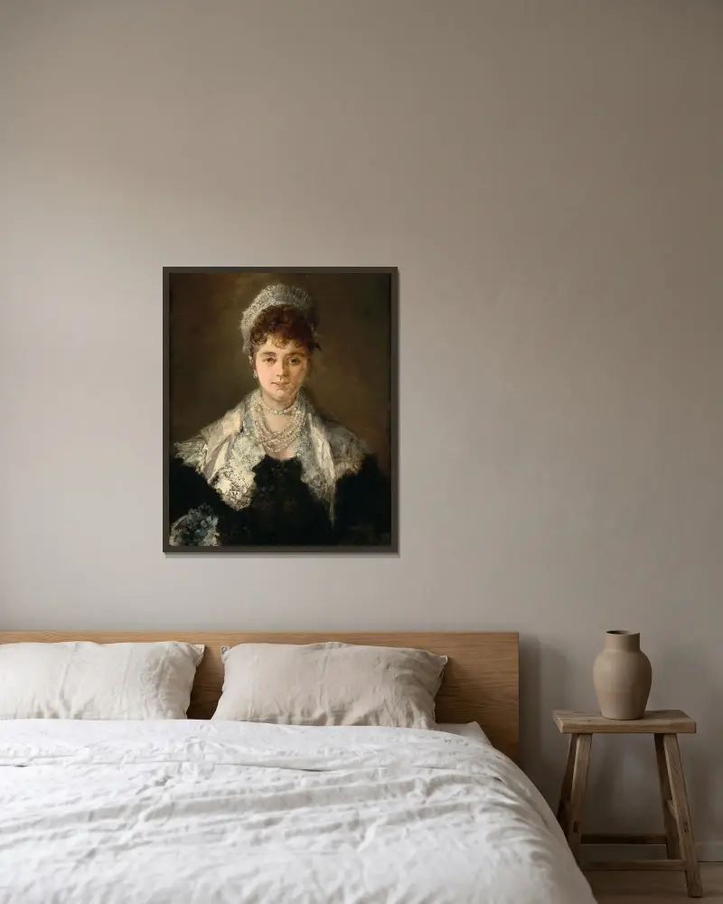 Porträtt av en dam med pärlhalsband av Hans Makart inramad på en vägg