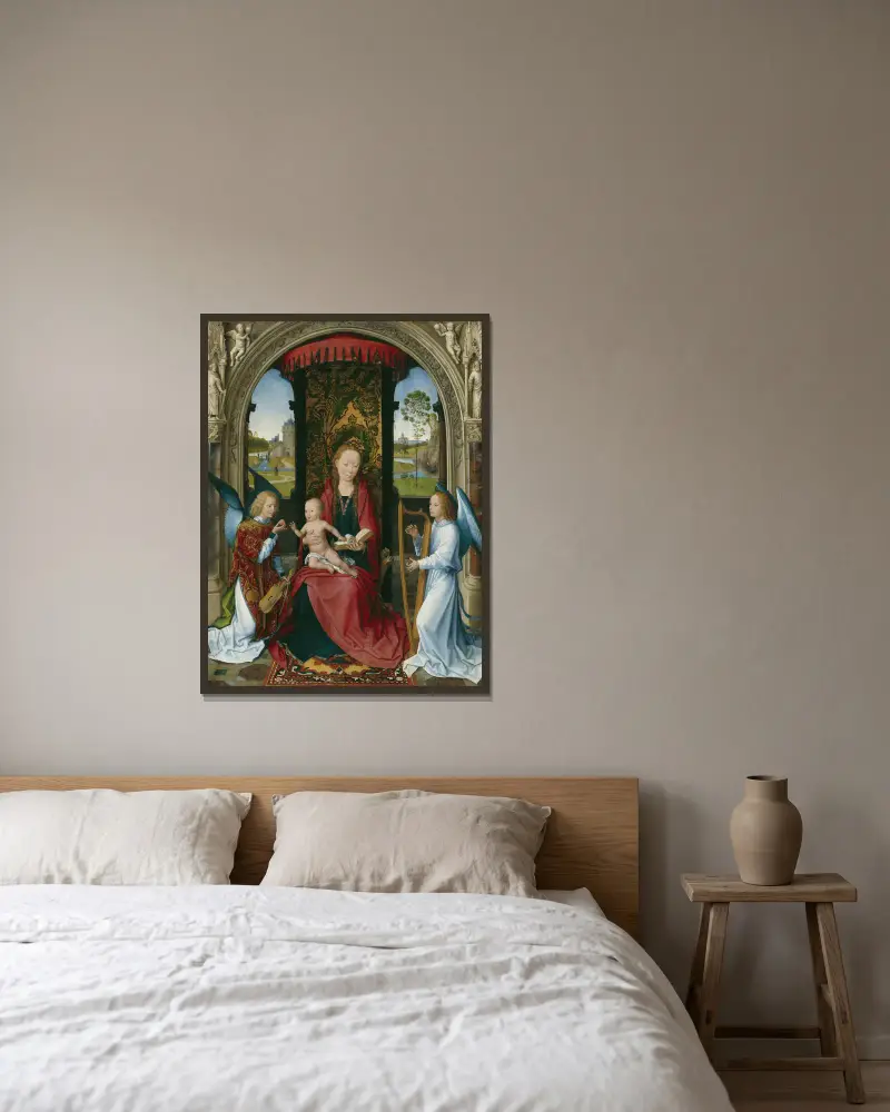 Madonna and Child with Angels av Hans Memling inramad på en vägg