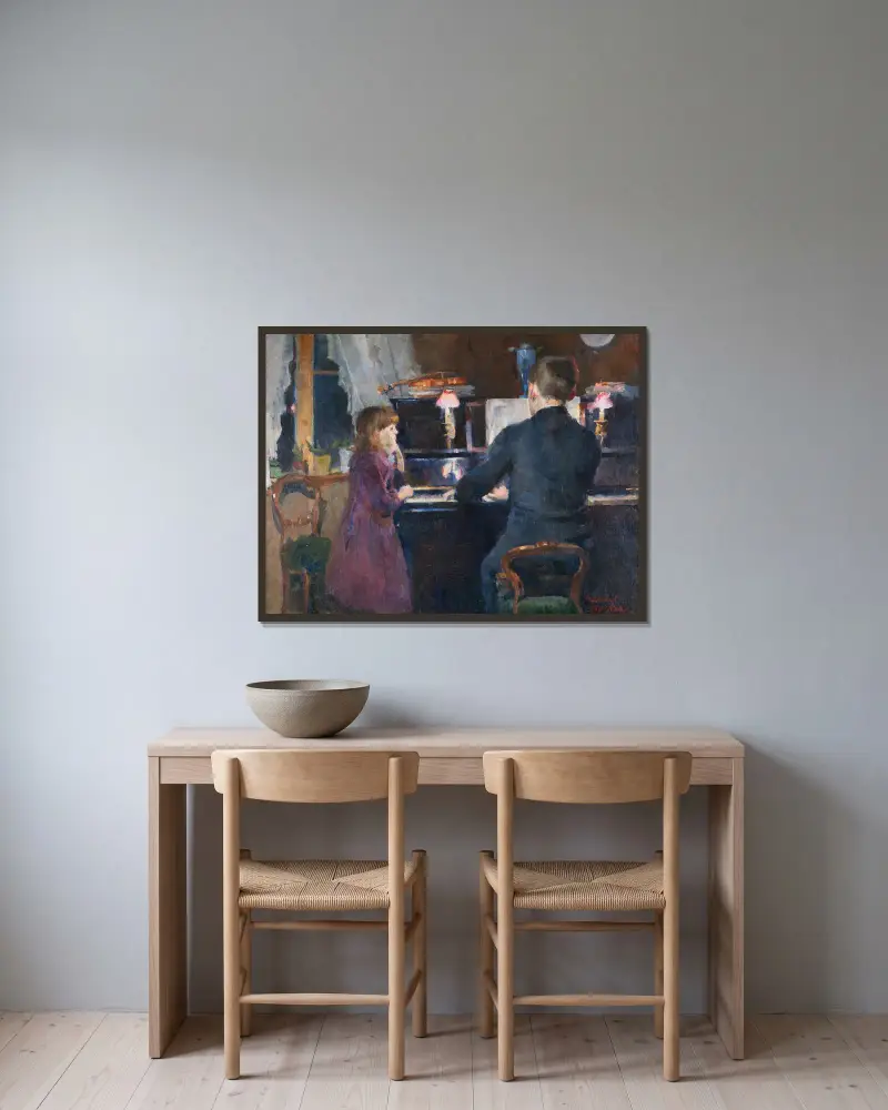 Die große Schwester spielt von Harriet Backer gerahmt an einer Wand