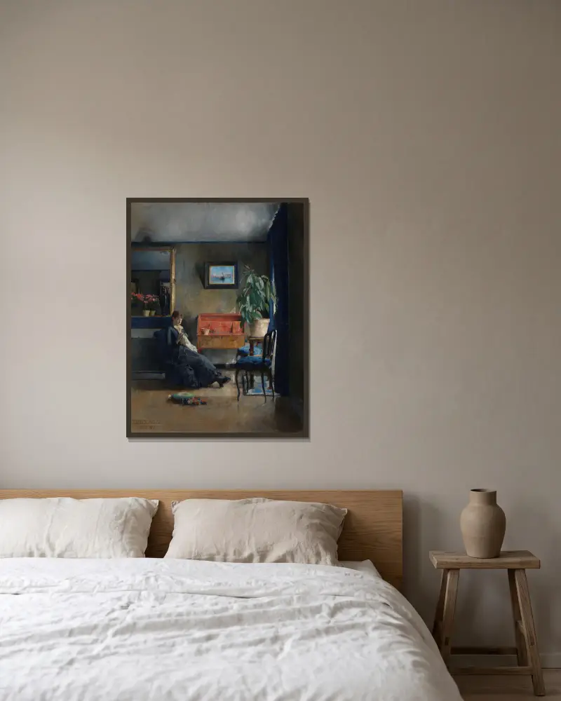 Blaues Interieur von Harriet Backer gerahmt an einer Wand