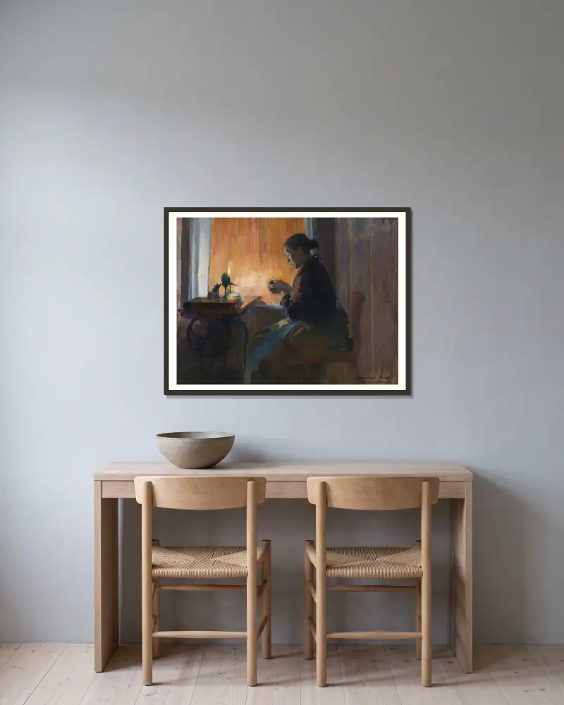 Vid lampans sken, Harriet Backer v rámu na stěně