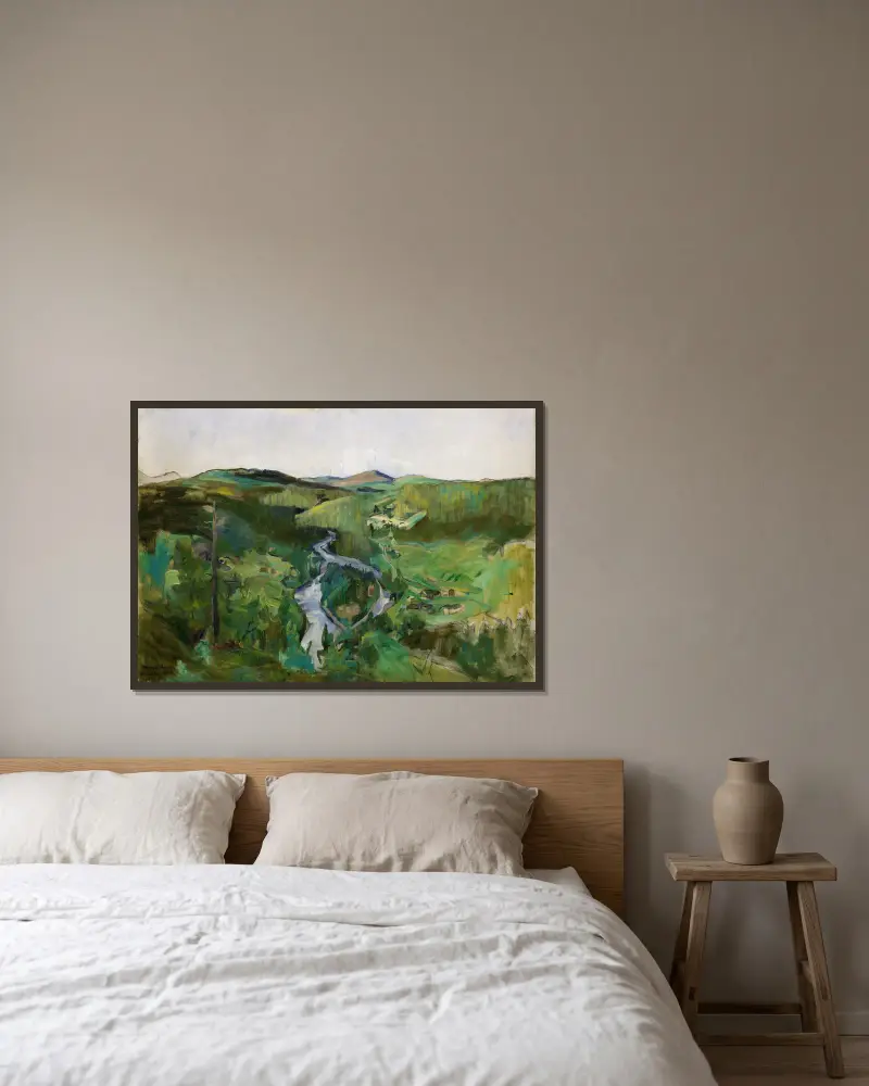 Landschaft aus Foldalen von Harriet Backer gerahmt an einer Wand