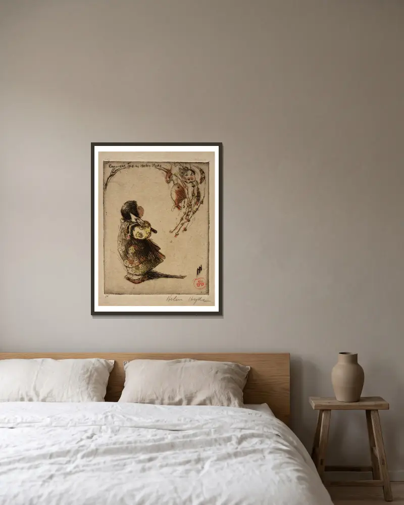 Der glückbringende Zweig von Helen Hyde gerahmt an einer Wand