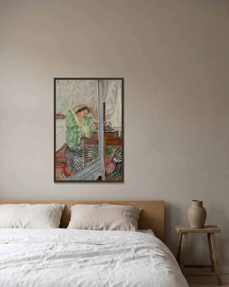Kvinna vid sin toalett av Henri Lebasque inramad på en vägg