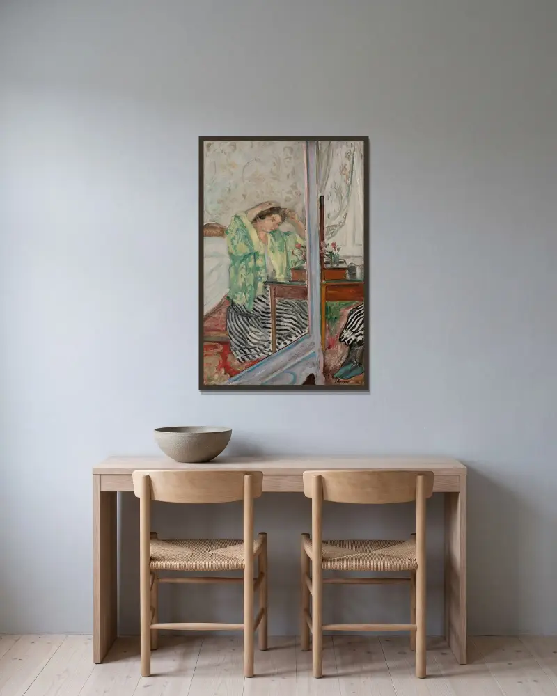 Kvinna vid sin toalett av Henri Lebasque inramad på en vägg